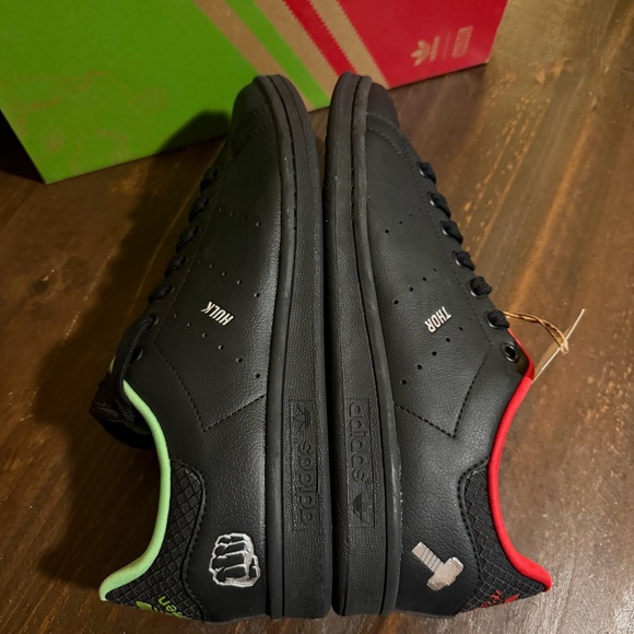 Adidas Stan Smith Marvel Hulk & Thor Sneakers - 9M - Picture 4 of 12